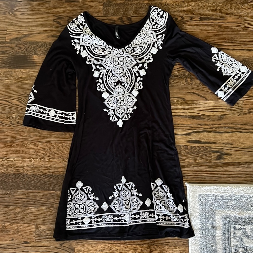 Voll beautiful black soft dress with bell bottom sleeves